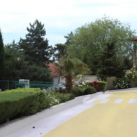 Zora Слънчев бряг