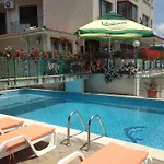 Zora Hotel