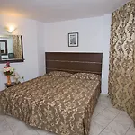 Zora Hotel