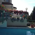 Zora Hotel